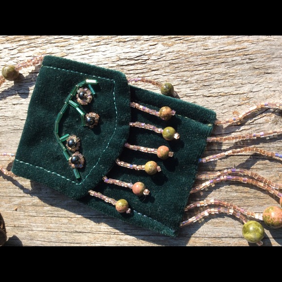 Hand sewn and beaded decorative mini purse. - Picture 4 of 7